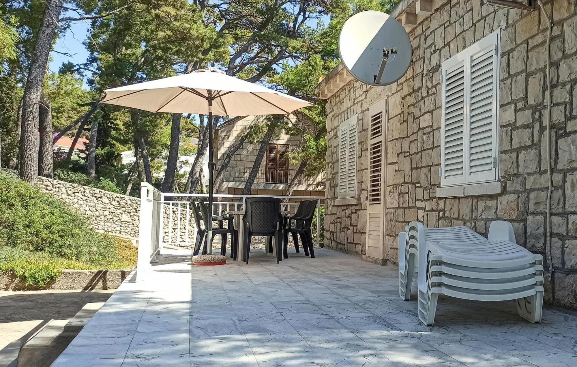 Amazing Apartment In Lumbarda With Kitchen Εξωτερικό φωτογραφία