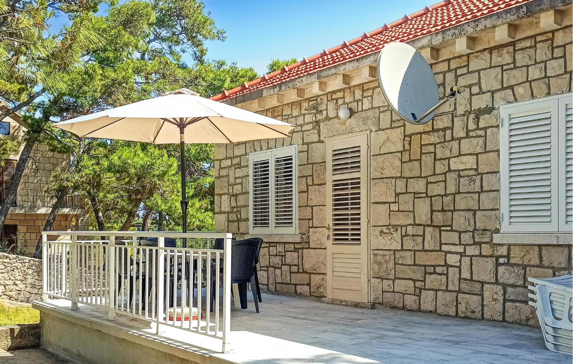 Amazing Apartment In Lumbarda With Kitchen Εξωτερικό φωτογραφία