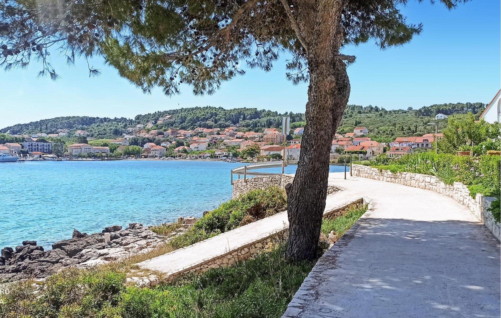 Amazing Apartment In Lumbarda With Kitchen Εξωτερικό φωτογραφία